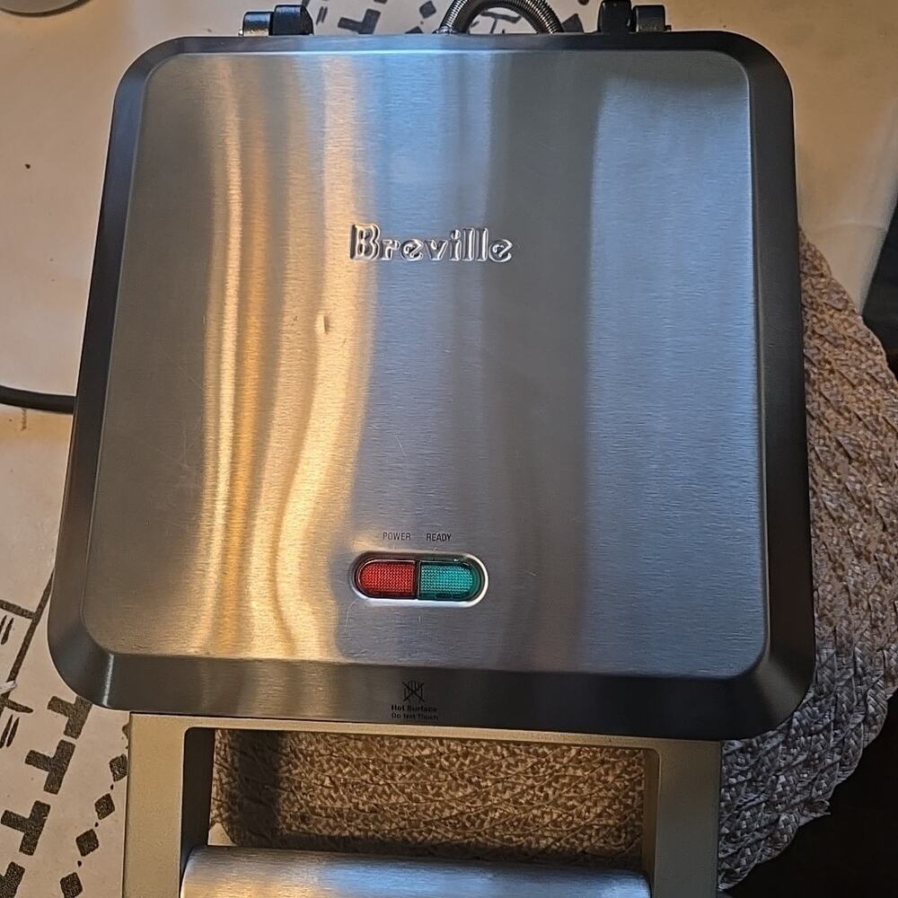 Breville BP1640XL 1200W Personal Pie Maker Stainless Steel. - Works Great